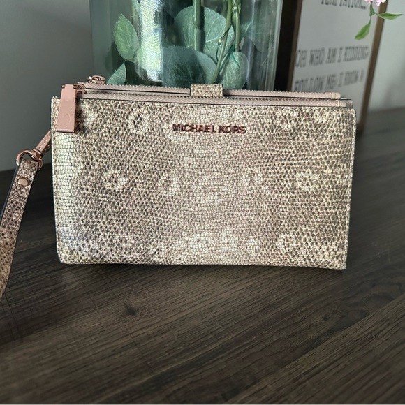 Michael Kors-Authentic Pink Python Wristlet - Picture 1 of 7